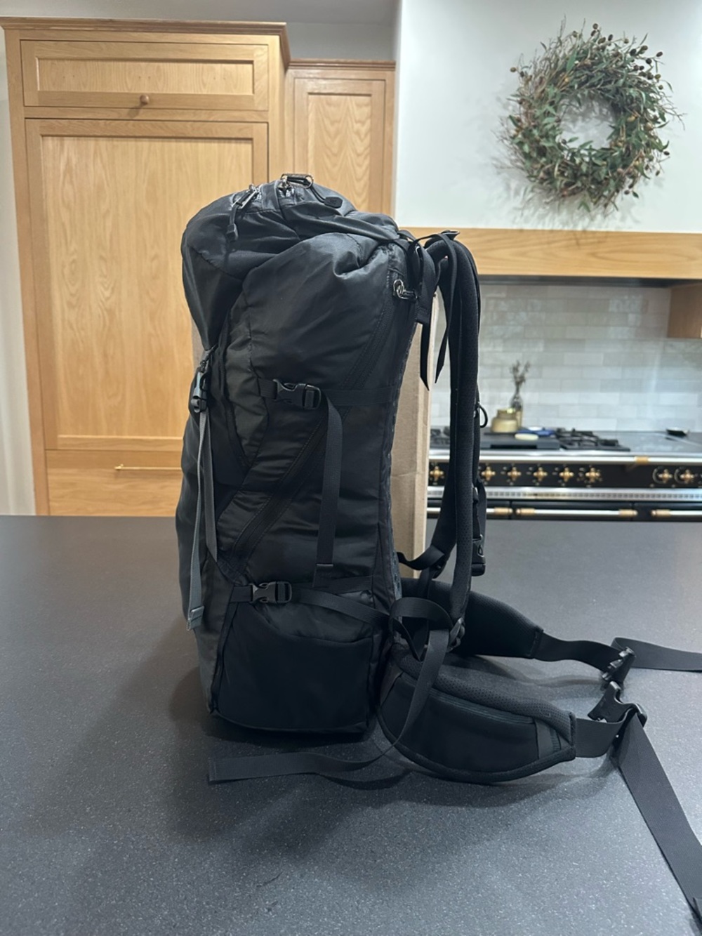 Arc'teryx Axios 35L Hiking Backpack - Black - Rare/Discontinued - Picture 5 of 13